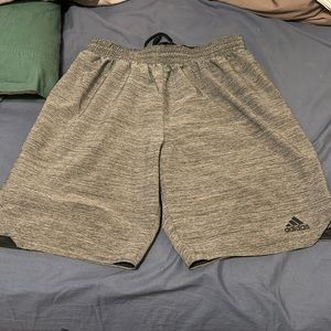 ADIDAS MEN LARGE HEATHER GREY ATHLETIC LINERLESS SHORT